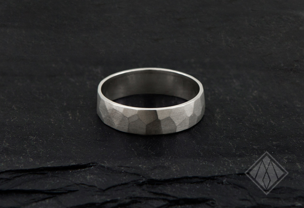 Faceted Mens band