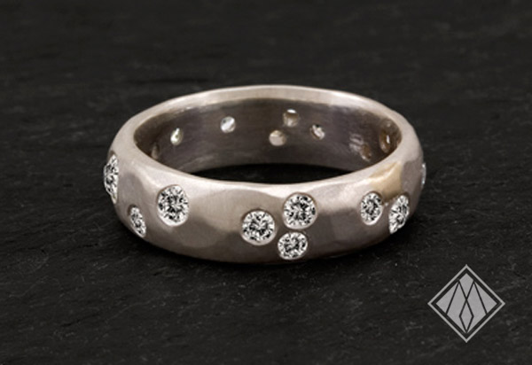 Diamond dotted band